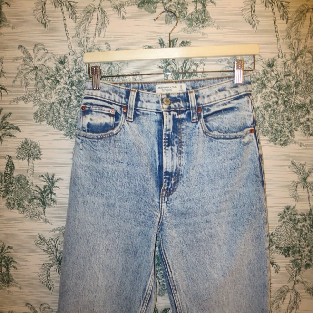 Abercrombie & Fitch 'The 90's Straight Ultra High Rise' Jeans